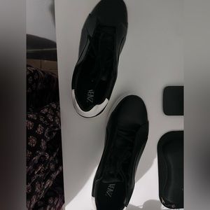 Men’s size 9 shoes